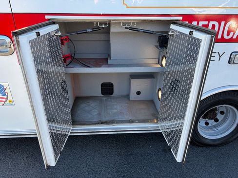 Used 2015 Chevrolet Express 4500 4500 Van 159 Diesel w/ Ambulance Package image 17