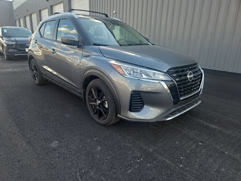 Used 2024 Nissan Kicks SV w/ Interior Electronics Package FWD image 3