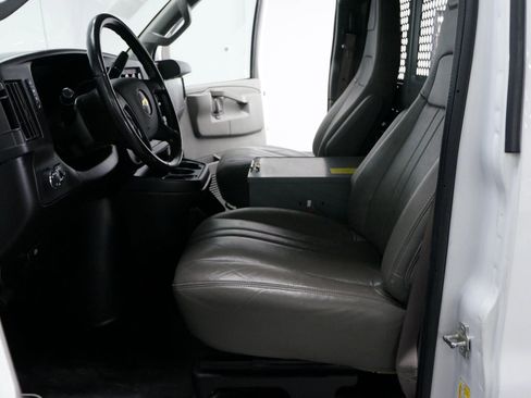 Used 2021 Chevrolet Express 3500 w/ Driver Convenience Package image 9
