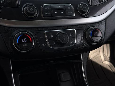 Used 2018 Chevrolet Impala LT FWD image 20