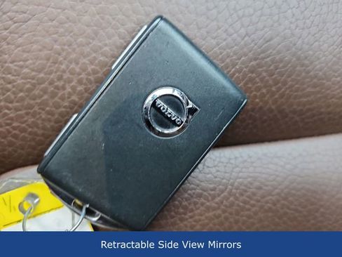 Used 2019 Volvo XC60 T6 Momentum w/ Multimedia Package image 26