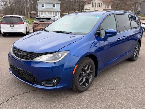 Used 2019 Chrysler Pacifica Touring-L Plus w/ S Appearance Package image 6
