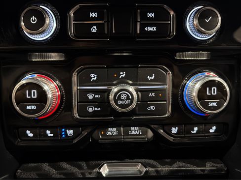 Used 2023 GMC Yukon XL Denali AWD/4WD image 34