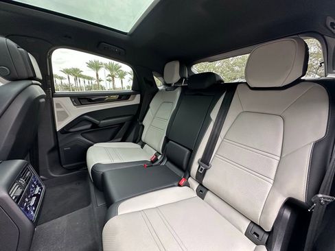 Certified 2025 Porsche Cayenne S image 39