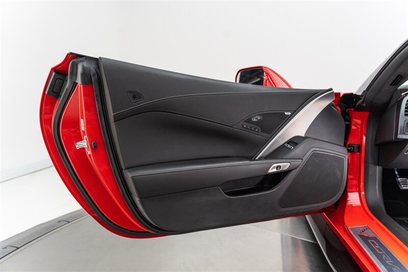 Used 2018 Chevrolet Corvette Z06 RWD image 75