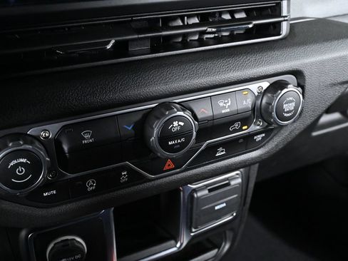 Used 2024 Jeep Wrangler Sport AWD/4WD image 18