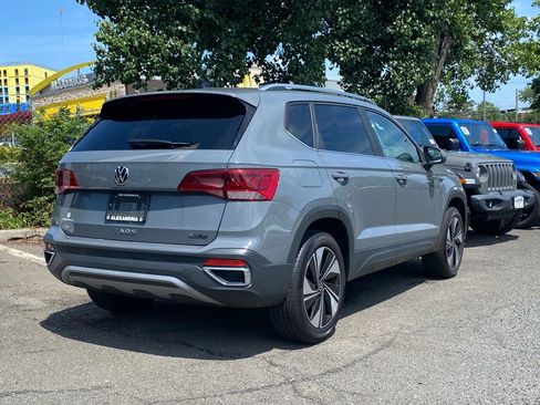 Certified 2023 Volkswagen Taos SE image 3