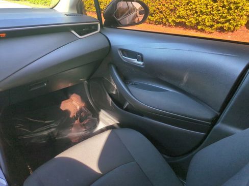 Used 2021 Toyota Corolla LE image 19