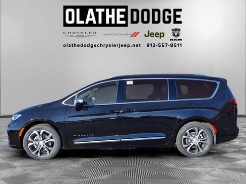 New 2026 Chrysler Pacifica Pinnacle image 18