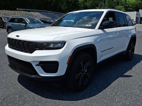 Certified 2023 Jeep Grand Cherokee Altitude AWD/4WD image 6