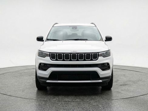 Used 2025 Jeep Compass Limited AWD/4WD image 2