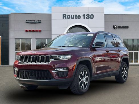 Used 2024 Jeep Grand Cherokee Limited w/ Luxury Tech Group II image 2