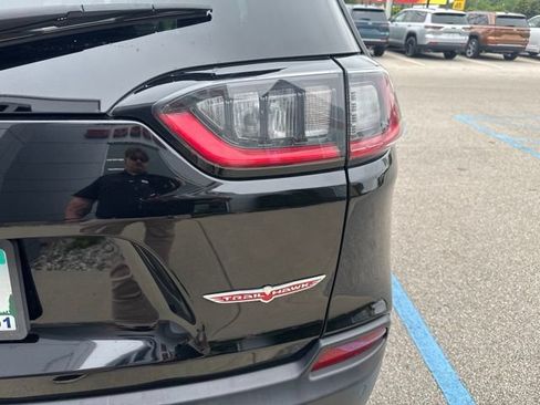 Used 2021 Jeep Cherokee Trailhawk w/ Comfort/Convenience Group AWD/4WD image 4