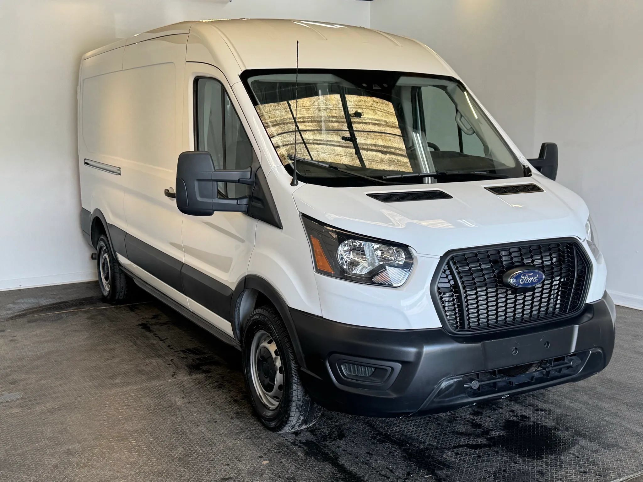 Used 2021 Ford Transit 250 Medium Roof RWD image 3