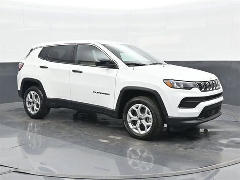 Used 2025 Jeep Compass Sport image 6