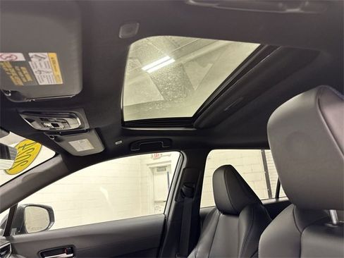 Used 2024 Toyota Corolla Cross XSE image 31