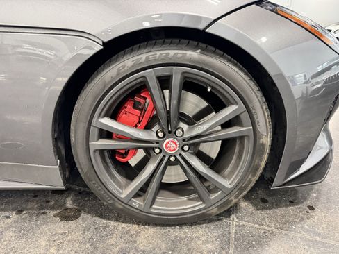 Used 2017 Jaguar F-TYPE SVR image 31