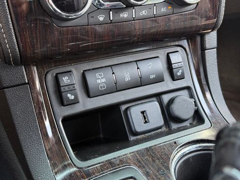 Used 2016 Chevrolet Traverse LTZ AWD/4WD image 25