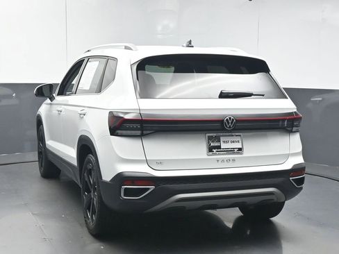 Used 2025 Volkswagen Taos SE image 6