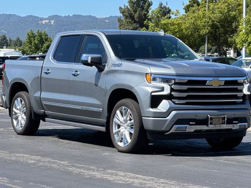 Used 2025 Chevrolet Silverado 1500 High Country AWD/4WD image 2