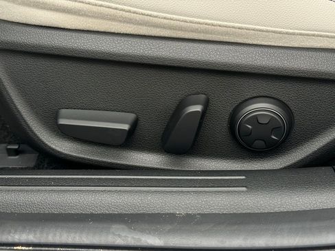 Used 2025 Genesis G70 2.5T w/ Sport Prestige Package image 26