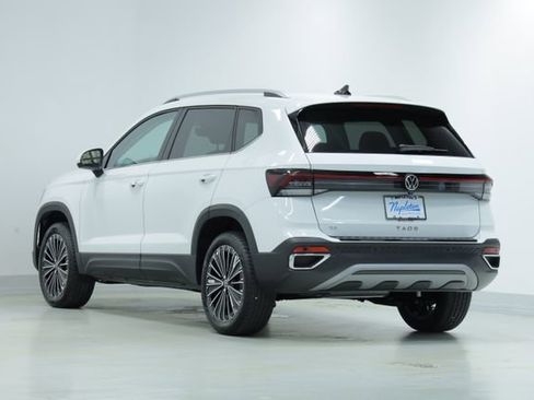 New 2026 Volkswagen Taos SE FWD image 6