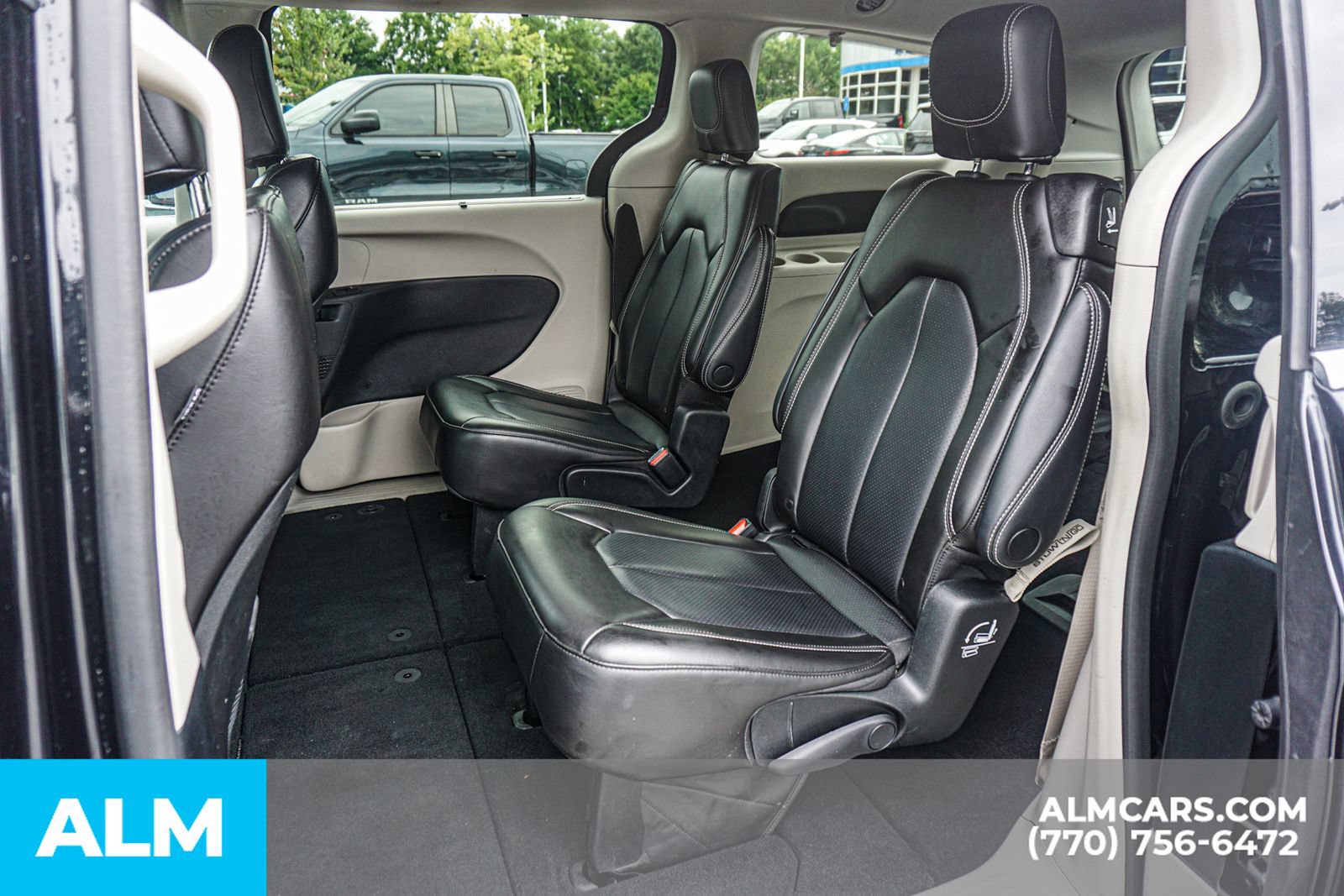 Used 2023 Chrysler Pacifica Touring-L FWD image 21