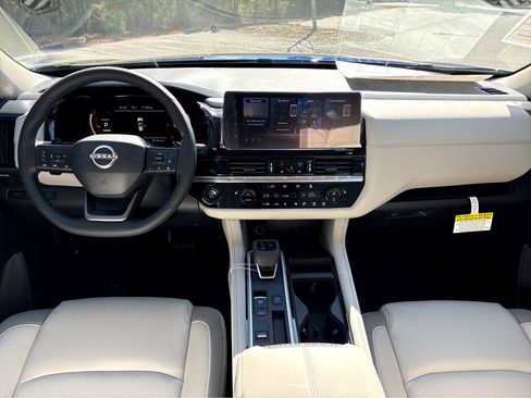 New 2026 Nissan Pathfinder SL image 4