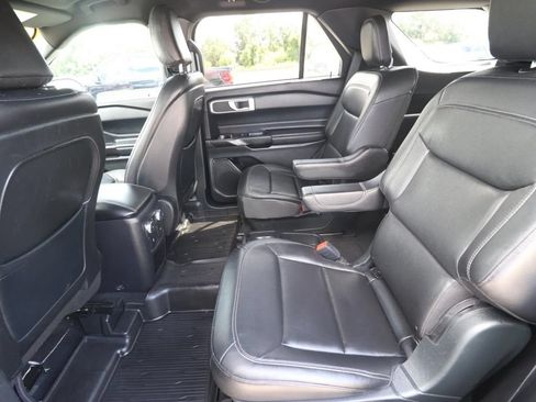 Used 2020 Ford Explorer XLT w/ Equipment Group 202A RWD image 9