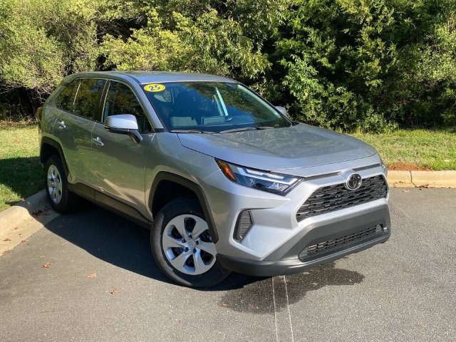 Used 2025 Toyota RAV4 LE AWD/4WD image 1