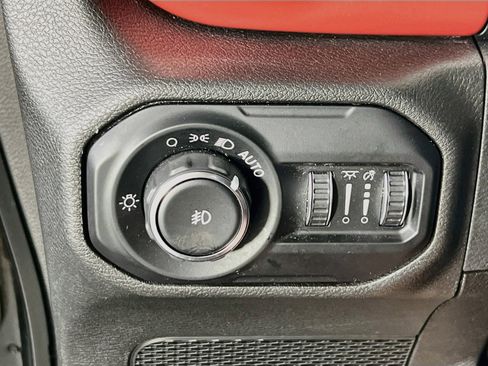 Used 2021 Jeep Wrangler Unlimited Rubicon w/ Dual Top Group AWD/4WD image 10