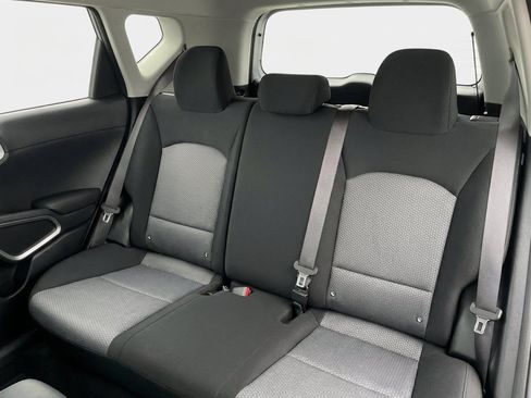Used 2025 Kia Soul LX w/ LX Technology Package FWD image 18