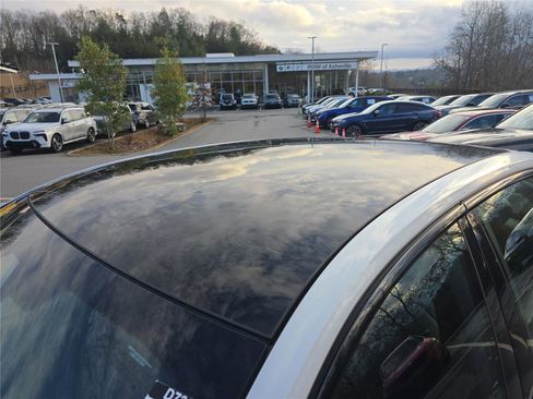 Used 2024 BMW 740i image 12