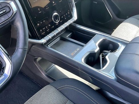 Used 2025 GMC Acadia Elevation image 18