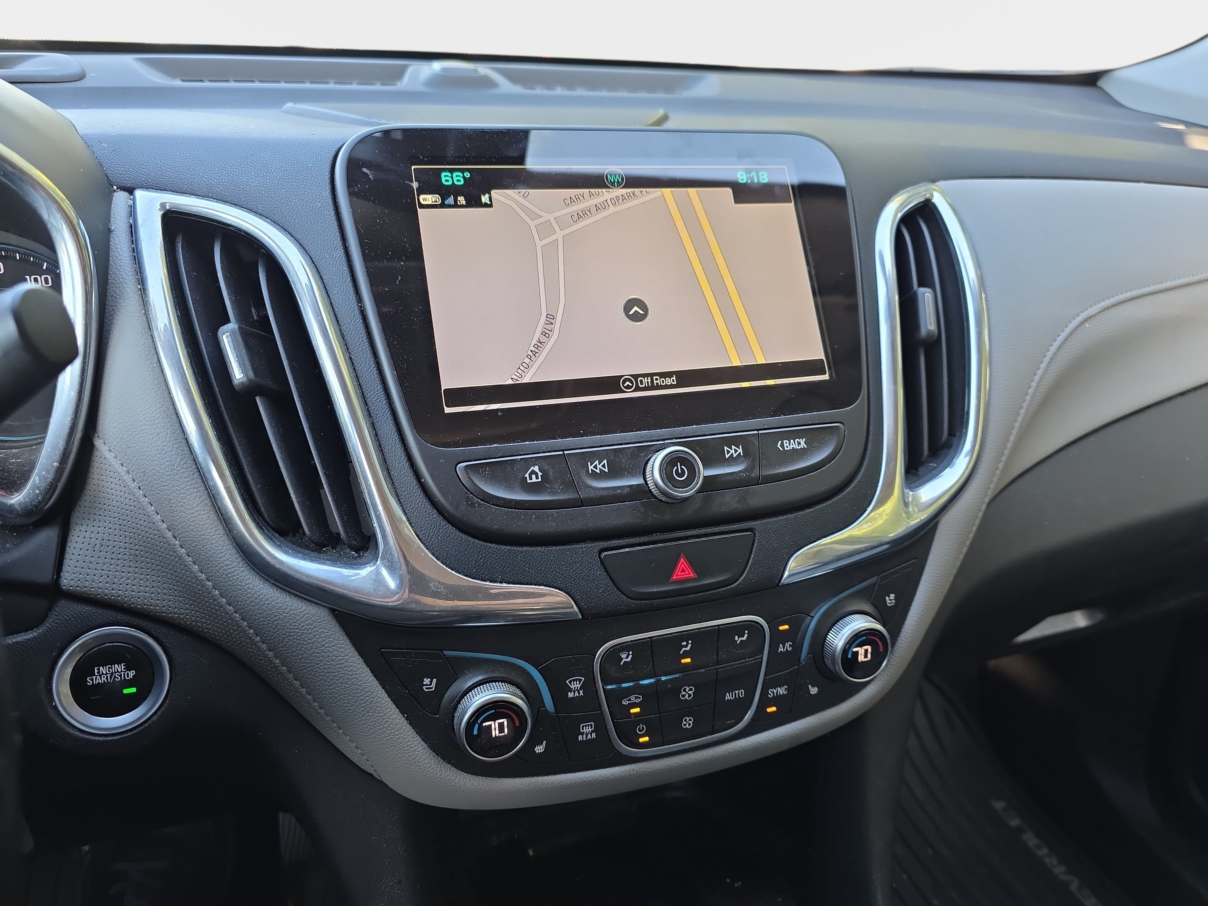 Used 2018 Chevrolet Equinox Premier FWD image 6