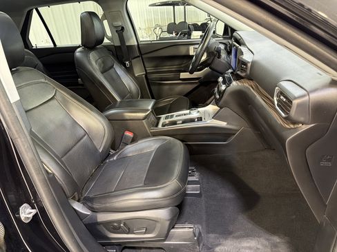 Used 2022 Ford Explorer Limited w/ Equipment Group 301A image 13