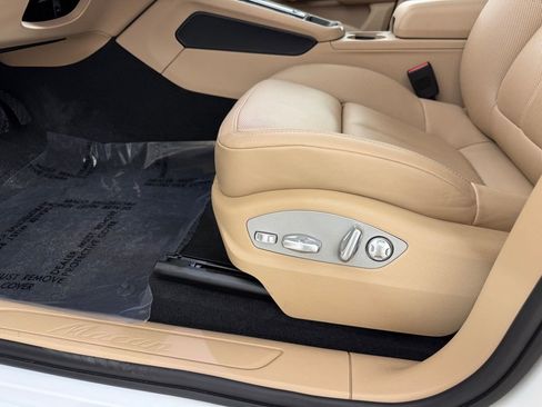 Certified 2026 Porsche Macan AWD/4WD image 23