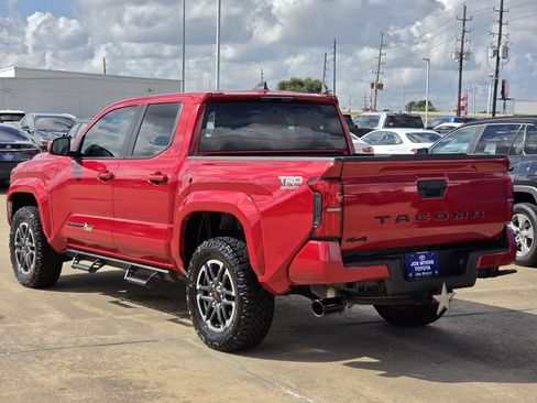 Used 2025 Toyota Tacoma TRD Sport AWD/4WD image 7