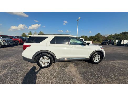 Used 2020 Ford Explorer XLT w/ Equipment Group 202A RWD image 2