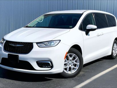 Used 2023 Chrysler Pacifica Touring-L