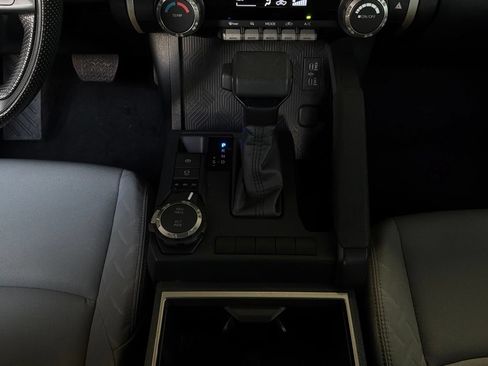 Used 2025 Toyota Tacoma SR5 AWD/4WD image 16