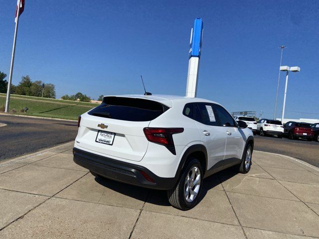 Used 2025 Chevrolet Trax LS w/ LS Convenience Package FWD image 11