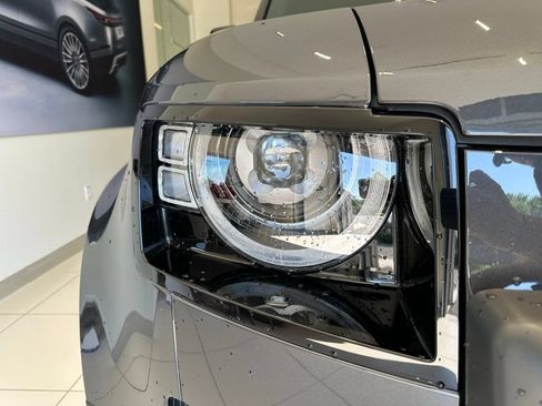 New 2025 Land Rover Defender 110 V8 AWD/4WD image 5