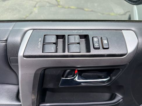 Used 2020 Toyota 4Runner SR5 AWD/4WD image 26