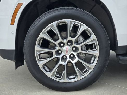 Used 2025 GMC Yukon Denali AWD/4WD image 11