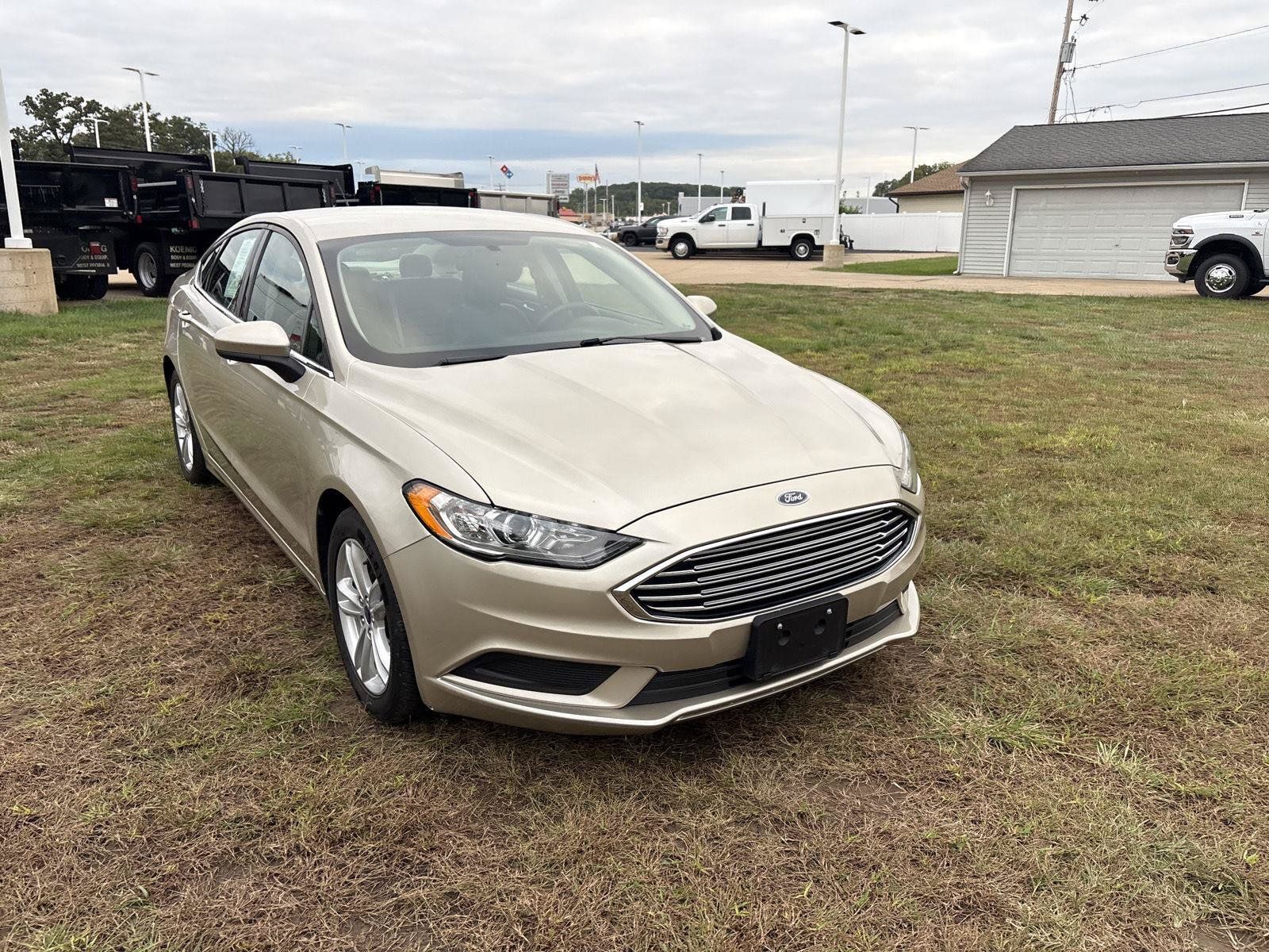 Used 2018 Ford Fusion SE FWD image 3