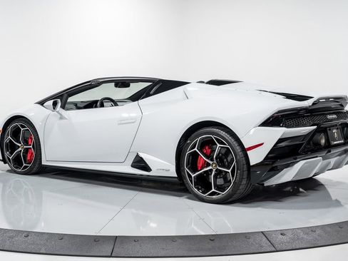 Used 2022 Lamborghini Huracan EVO RWD image 5