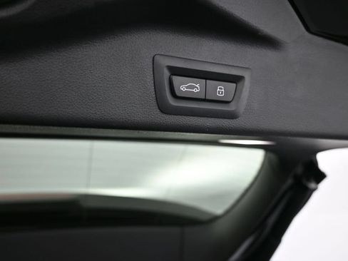 Used 2025 BMW X5 xDrive50e AWD/4WD image 46