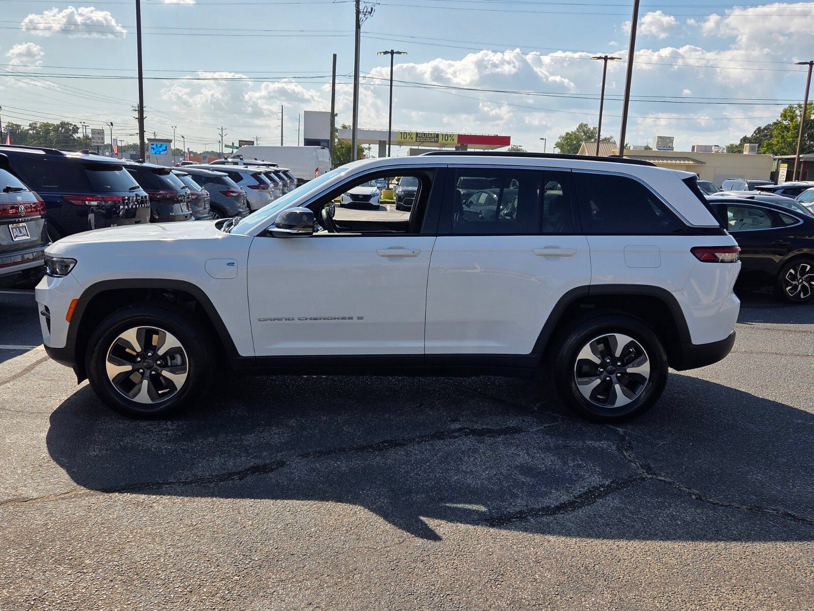 Used 2024 Jeep Grand Cherokee Limited 4xe AWD/4WD image 4