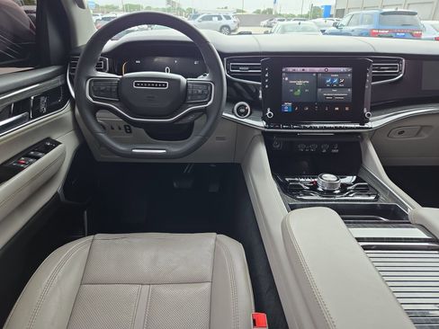 Used 2022 Jeep Wagoneer Series III w/ Rear Seat Video Group 1 image 28